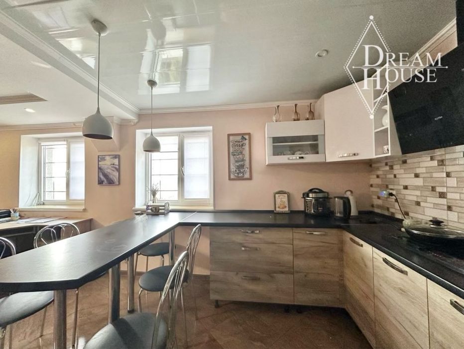 Продаж недобудованого будинку з гаражем для Фури