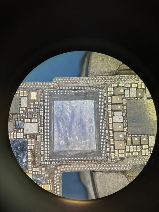 • Ремонт Apple iPhone, iPad 