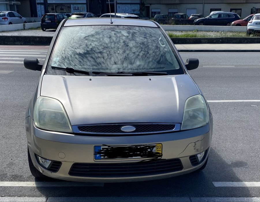 Ford fiesta 1.2 ano 2003.