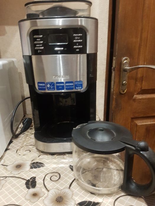 Кофеварка  со встроенной  кофемолки бу