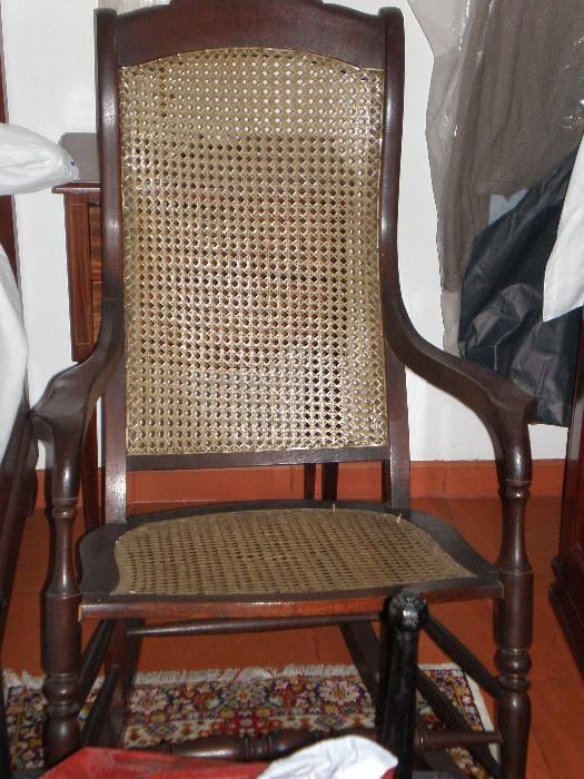 Cadeira de baloiço em palhinha