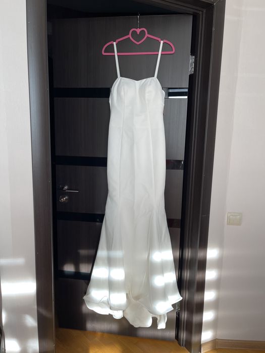 Весільна сукня з накидкою