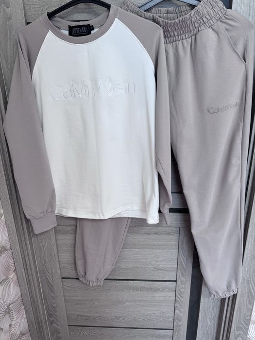 Новий костюм Calvin klein