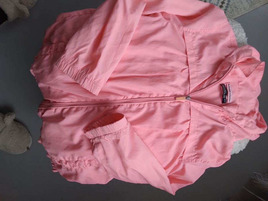 Легка вітровка на дівчинку