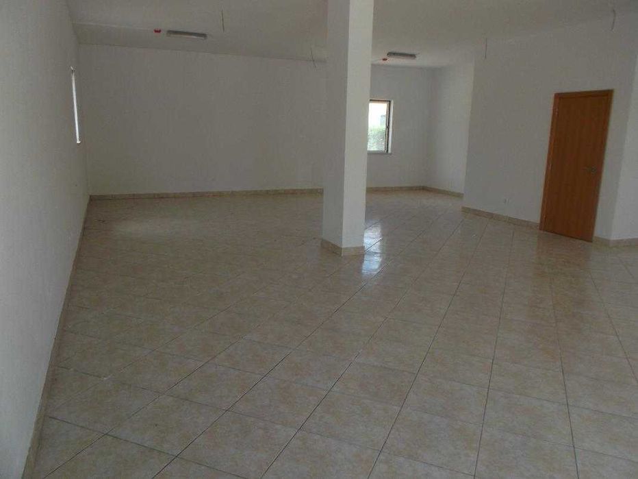 Arrendamento de espaço comercial em Vale de Parra