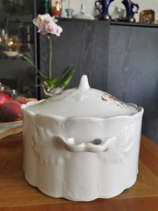 Супниця , каструля