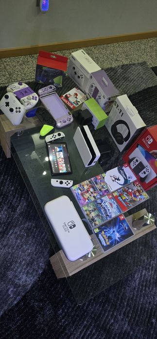 Nintendo Switch OLED Branca + Jogos Pokémon e Mario + Comandos e Acessórios