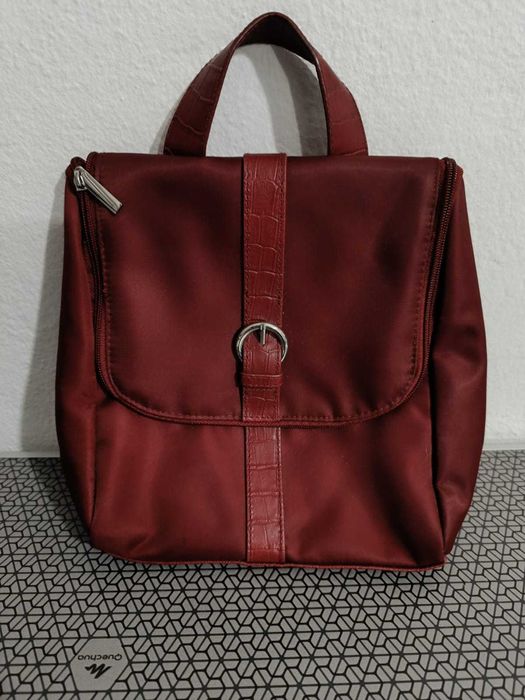 Bolsa para transportar maquiagem durante as viagens