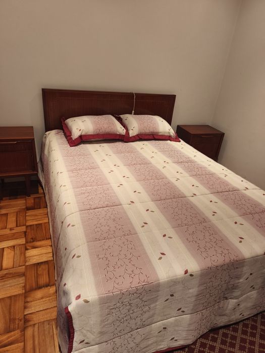 Cama e colchão/ cama de casal