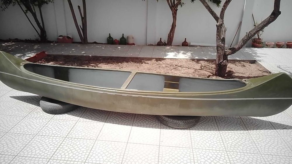 Canoa em fibra de vidro
