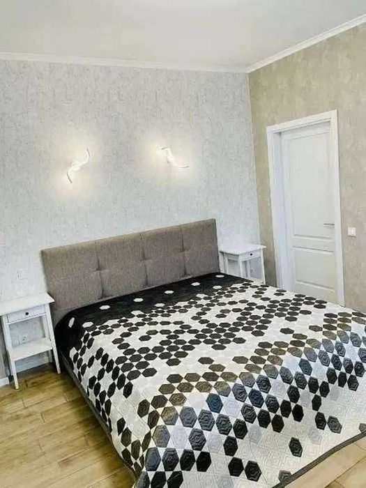 Оренда 2-к квартири на вул. Салютна