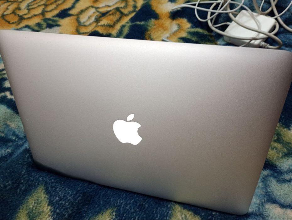 Macbook air в хорошому стані