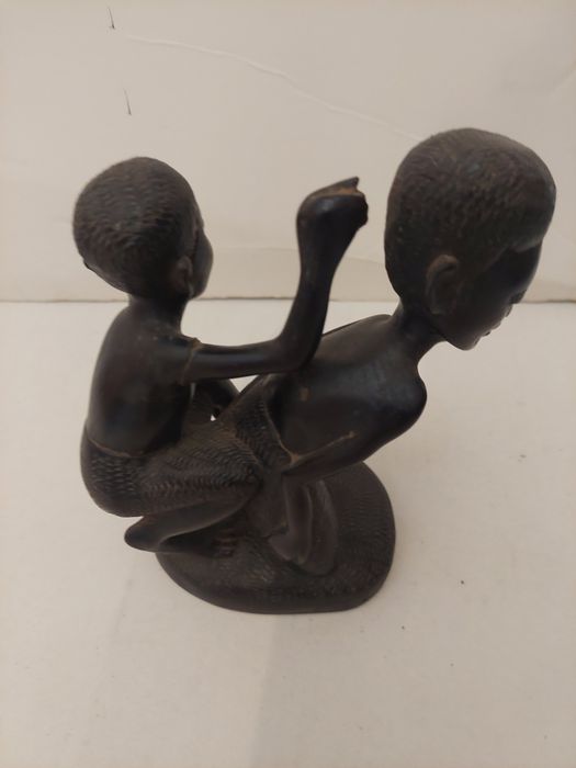 Escultura antiga africana em madeira