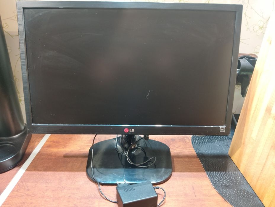 Monitor LG 22 cale.