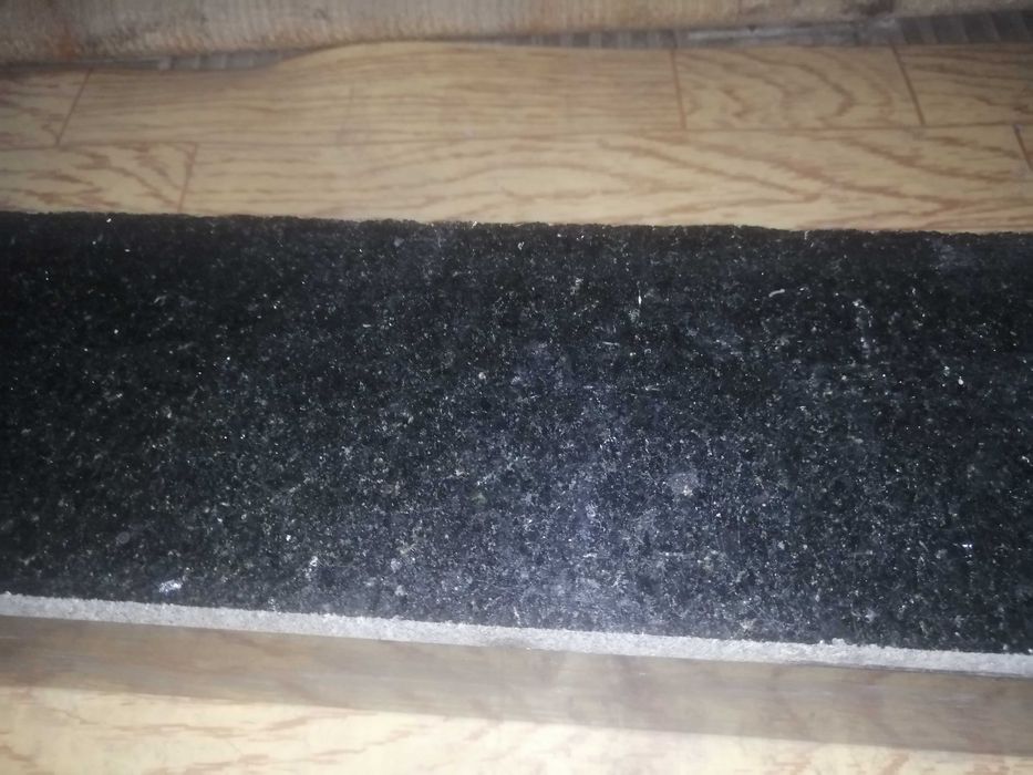 Передняя часть гранитного цветника