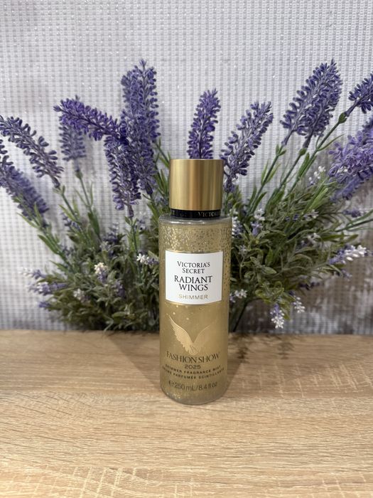 парфумований спрей-шиммер Victoria's Secret