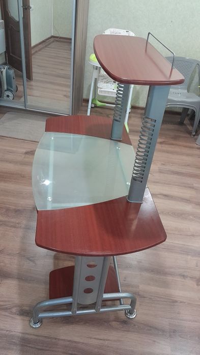 Компюторний стіл