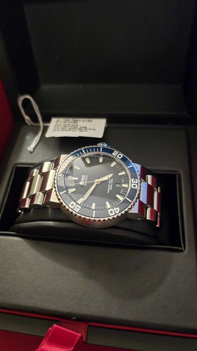 oris aquis 43mm date
