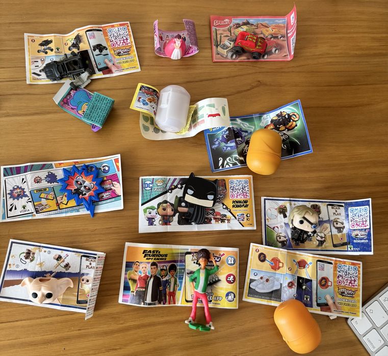 Lote Brinquedos Kinder Joy - Coleções DC Funko, Fast & Furious, Harry Potter cada 1€