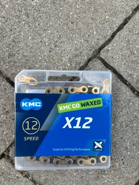 Łańcuch KMC X12 Gold/Black 12s GO WAXED 126L – NOWY