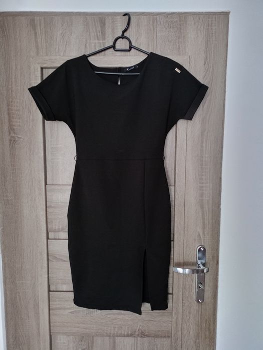 Sukienka czarna elegancka trapezowa Mohito XS S