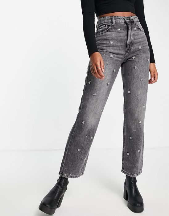 Джинси зі стразами від Stradivarius