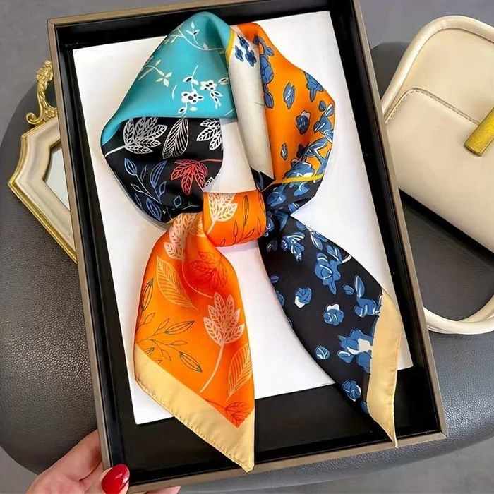 Elegancka jedwabista apaszka multicolor