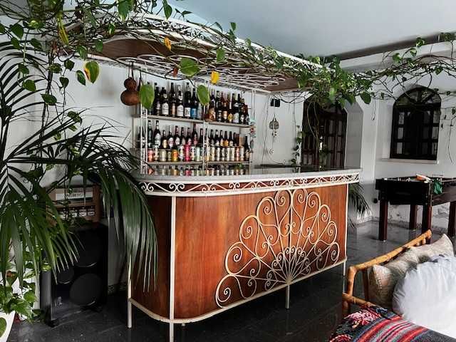 BAR em ferro forjado e granito