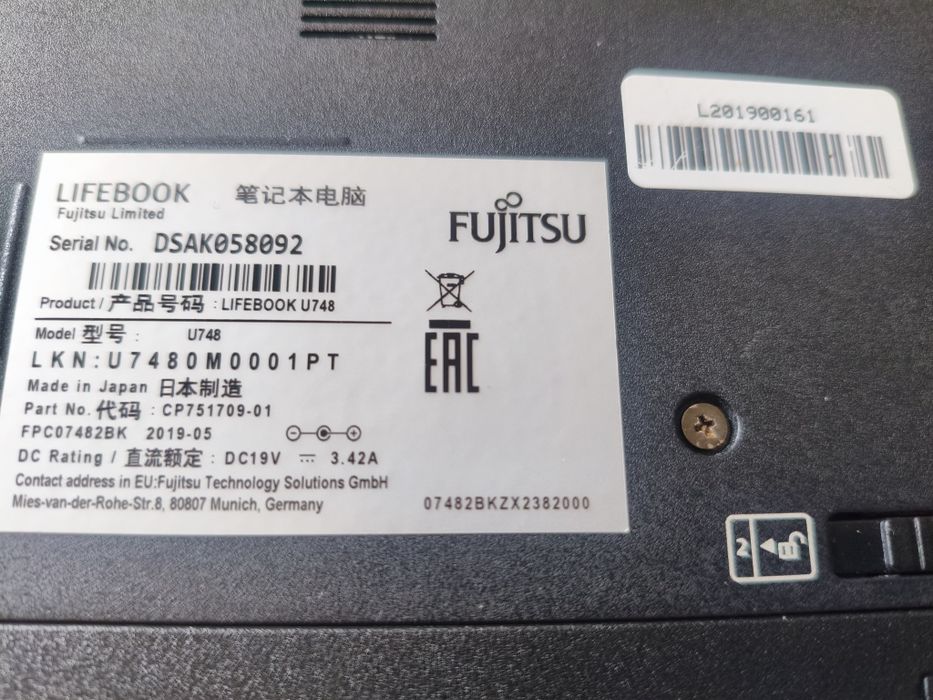 Fugitsu lifebook U 748  com avaria