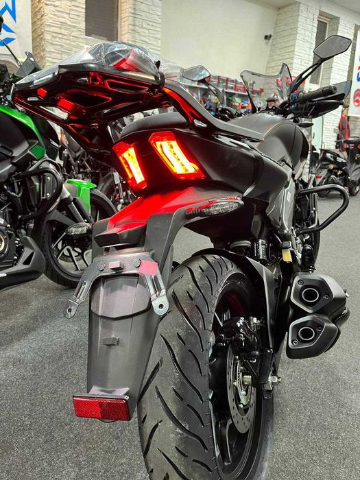 Мотоцикл Bajaj Dominar 400