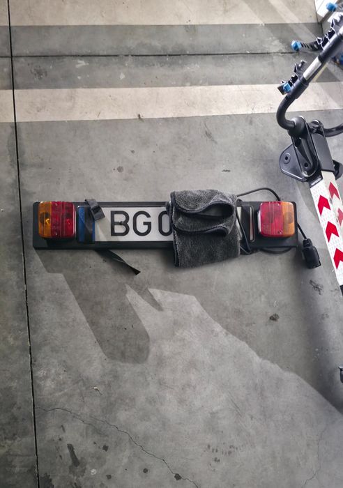 Suporte para 3 bicicletas com  conjunto de luz traseira
