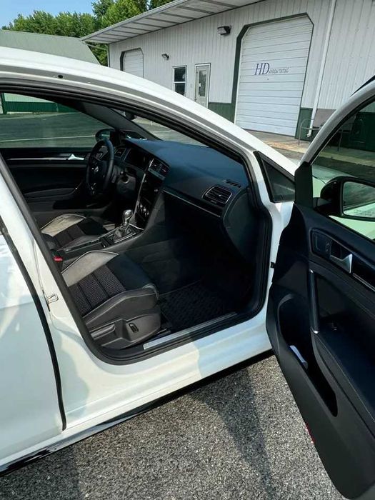 2019 Volkswagen Golf R