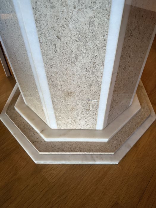 Mesa redonda em marmore