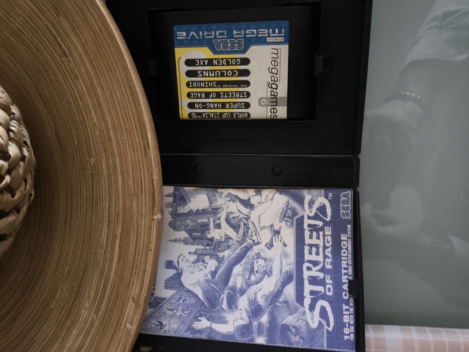 Consola Sega Mega Drive II + Comandos + Jogos