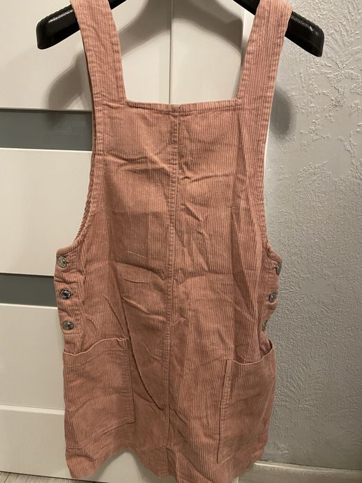 Sukienka Ogrodniczka Bershka