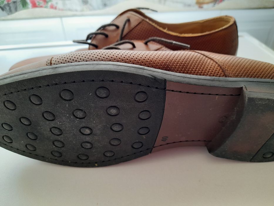 Sapatos de homem n. 40
