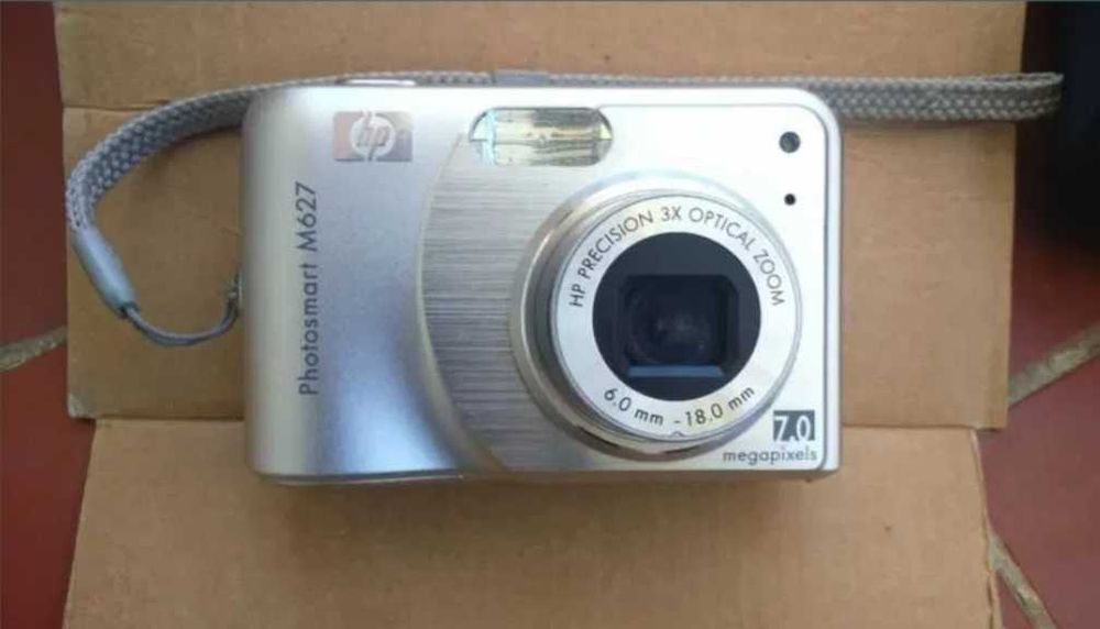 Máquina fotográfica e câmara