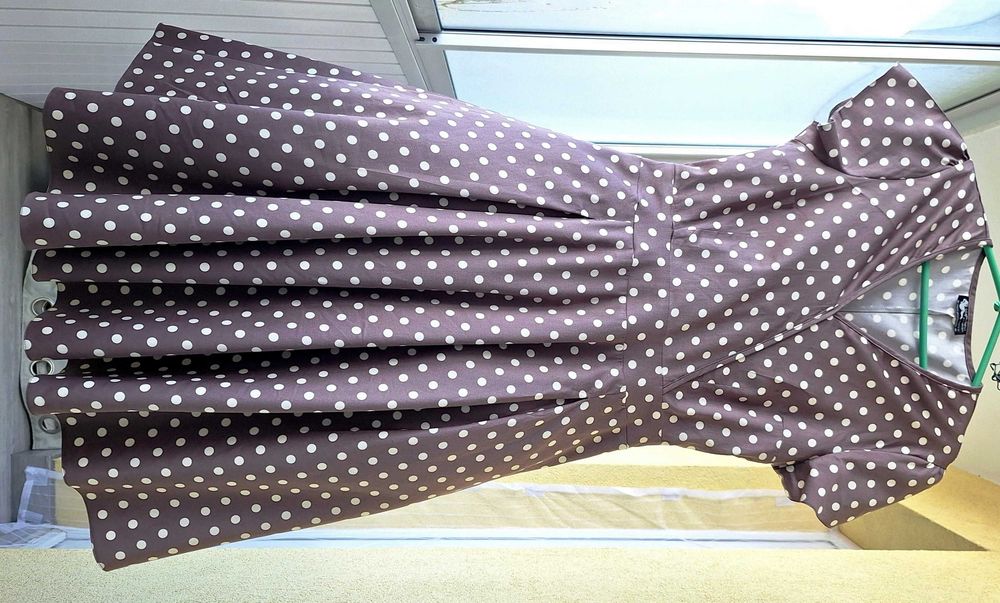 Bawełniana brązowa sukienka w grochy Lady Voluptuous retro