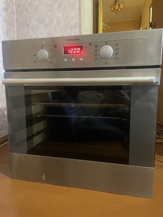 Вбудована духова шафа Electrolux EOB 5102 X — повністю робоча