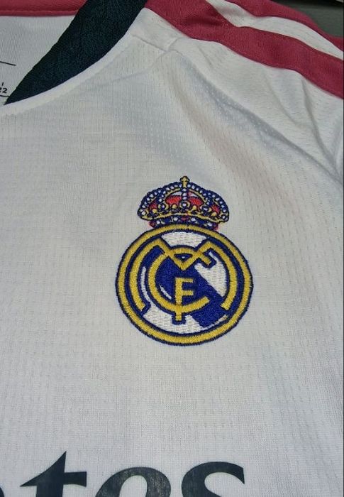 Kit de calção e camisola de Real Madrid