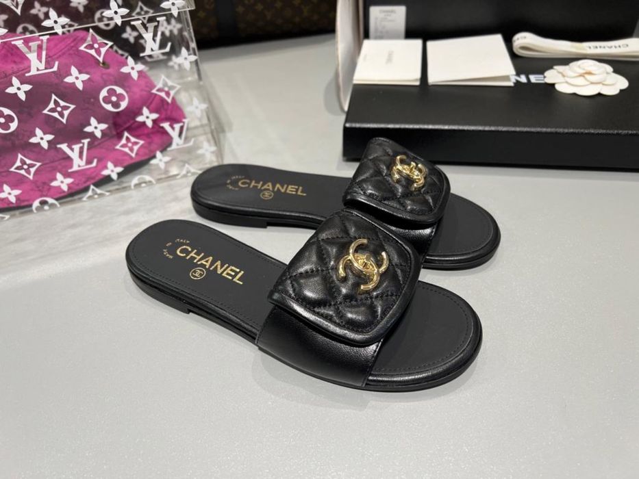 Klapki Chanel black leather