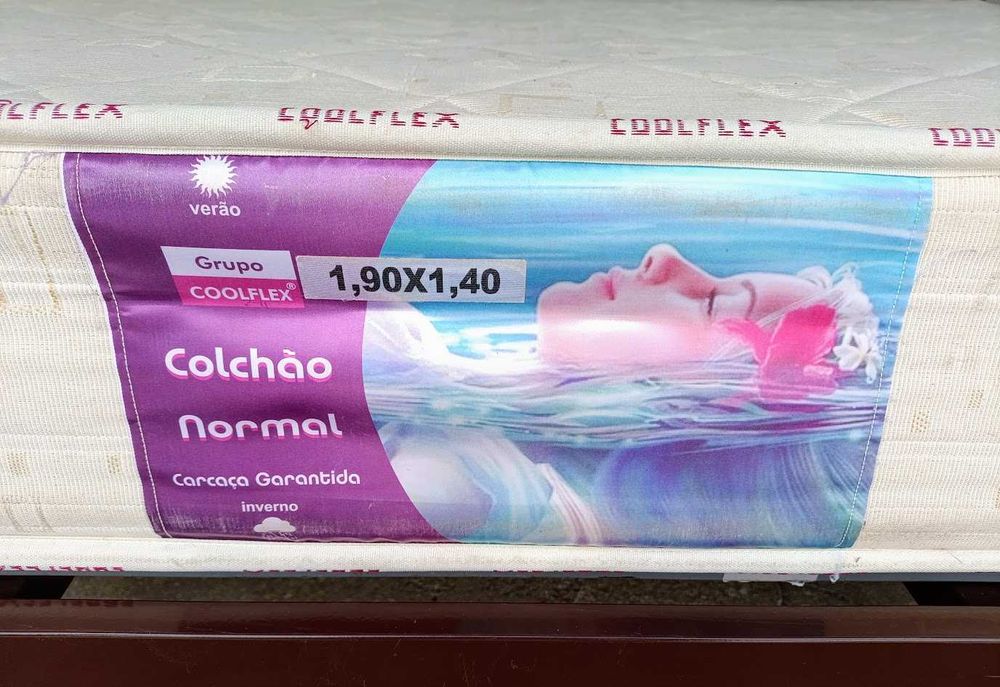 Cama de casal em ferro tubular leve resistente