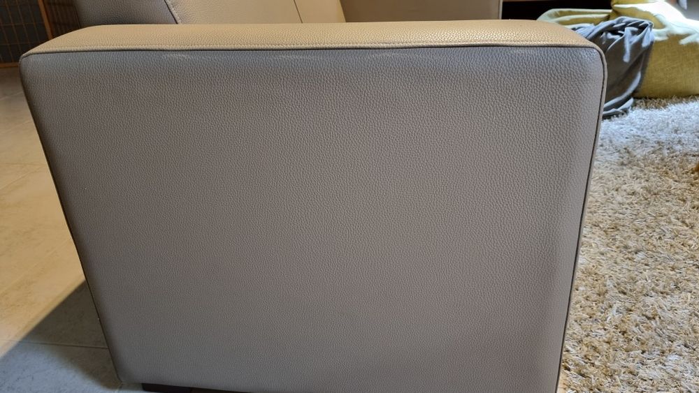 Sofá em pele 2 lugares