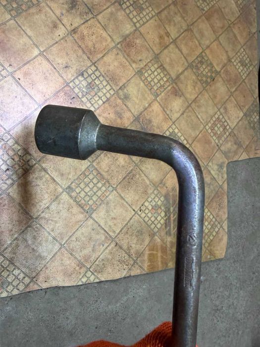 Продам ключ балонный 21