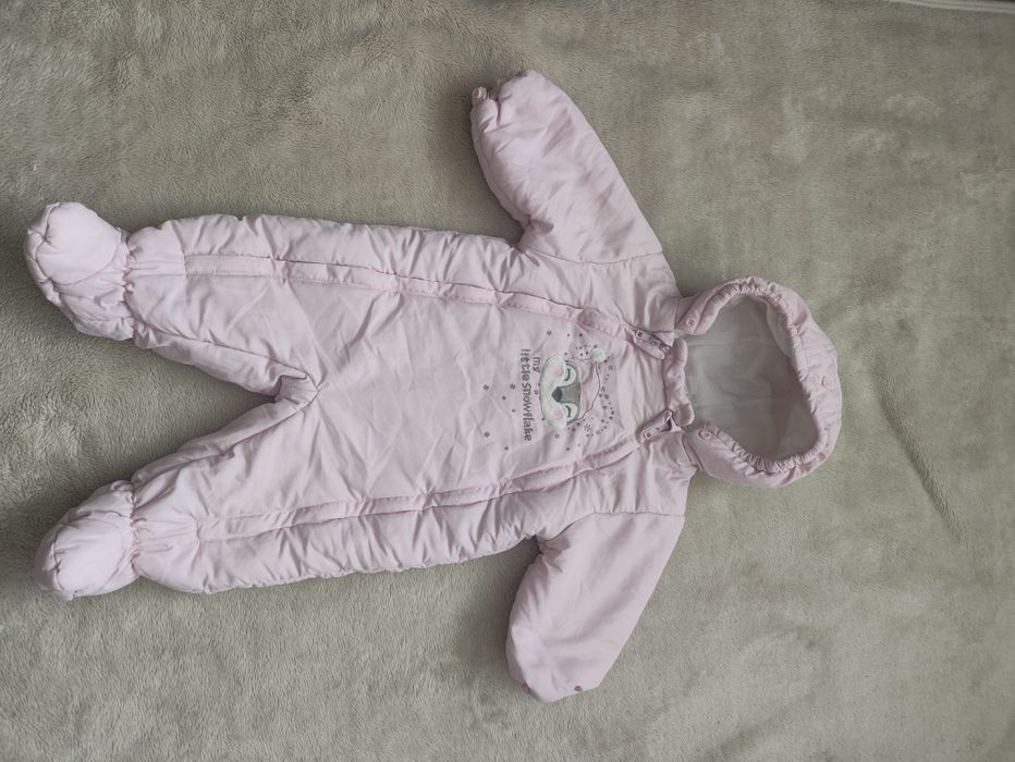 Зимний комбинезон на 6-9 месяцев