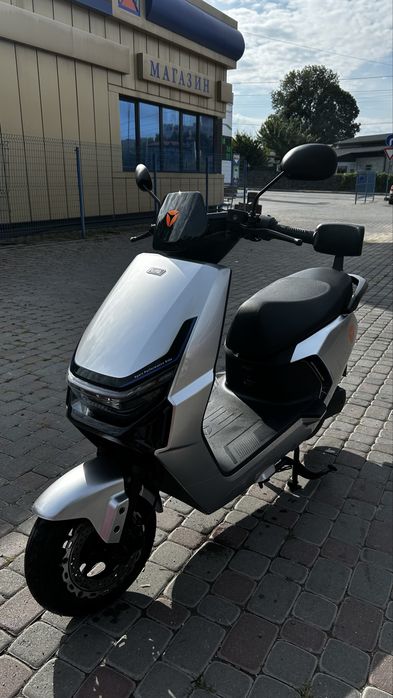 Продам електро-скутер Yadea (GT35 2400 Вт з72 В 23 А·год)
