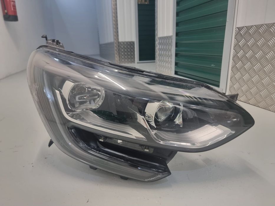 Farol MEGANE IV 2017