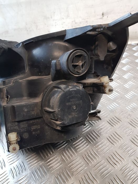 Lampa Prawa Przód Ford Fiesta Mk6 02R- Europa