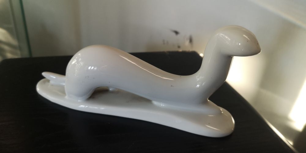Porcelanowa figurka łasiczki Karolina