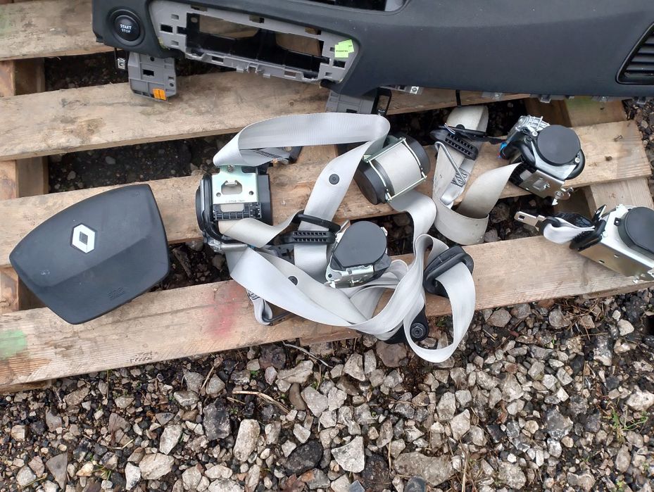 Deska rozdzielcza Scenic 3 pasy białe z wersji BOSE kokpit poduszka